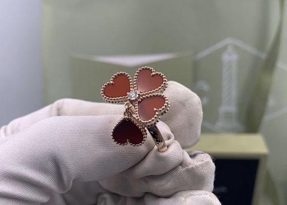 Kundengebundene Rose Gold Van Cleef And Arpels-Blume Ring With Carnelian